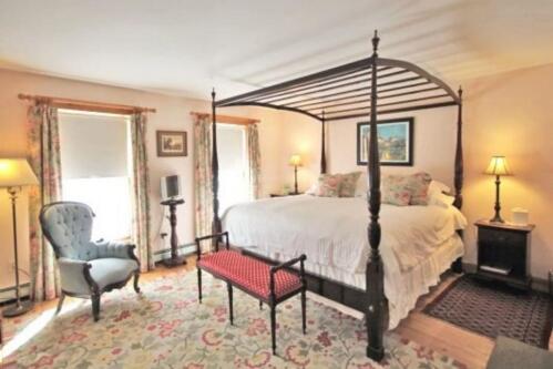 King Bed room, the Andover