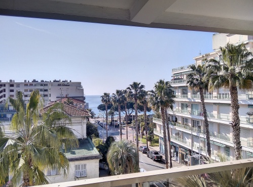 terrasse vue mer et ville exposée sud