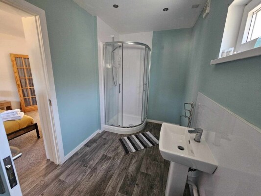 Bathroom to Main Bedroom