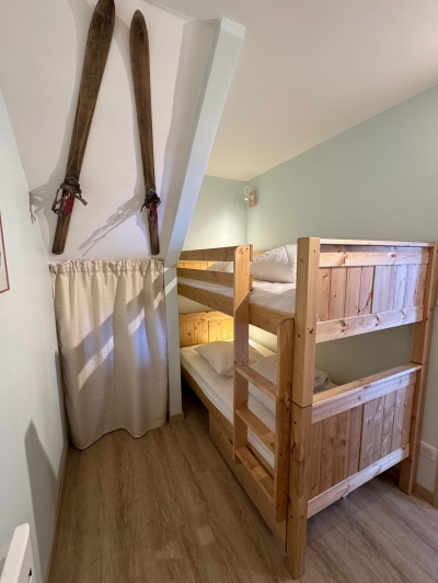 Lit superposé 2 avec tiroir et penderie