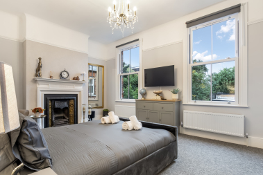 Master Bedroom TV & Sash Windows