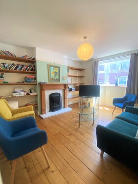 Colourful vintage-styled home in lovely Southville - 