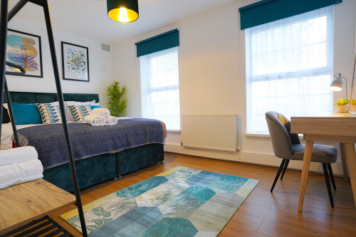 Enfield North London 3BR Apartment - Master bedroom 2