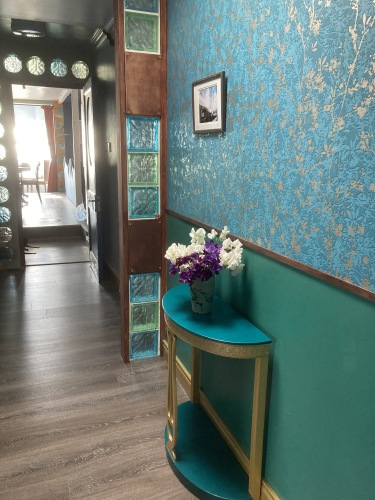 3 bedroom boutique art apartment with sea views