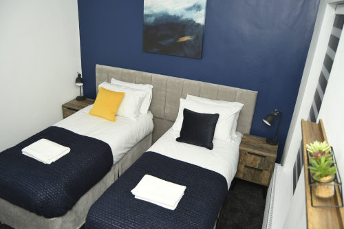 Bedroom Two - Twin bed configuration - Orthopaedic Mattress 