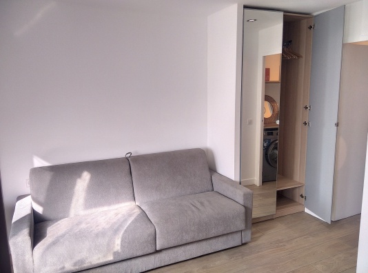 penderie et canapé lit