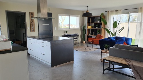 Vue cuisine vers espace bibliothèque