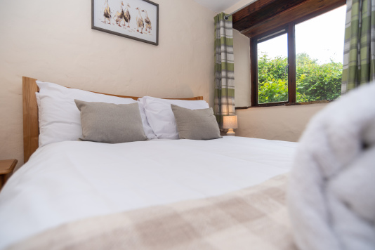 Hotel-Quality Bedding Throughout - Crisp white linens, soft throws and fresh towels ready on arrival for every bedroom in The Wheel House