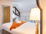 Book Your Dream Stay in Huddersfield – Peaceful & Cozy Bedrooms Await