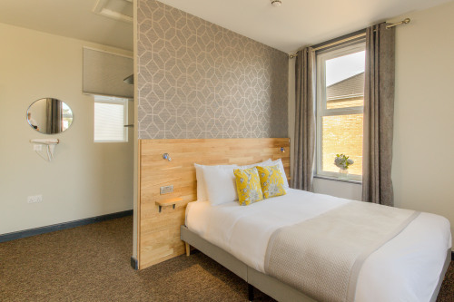 Studio-King-Private Bathroom-Boardwalk