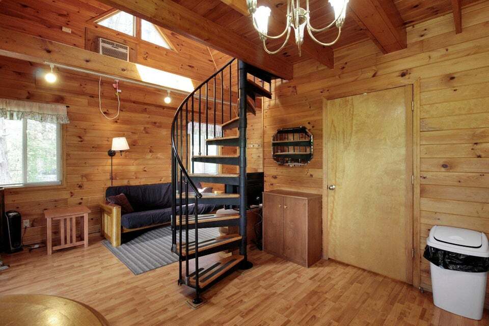 Wildflower Cabin by Hocking Hills Country Vista Cabins