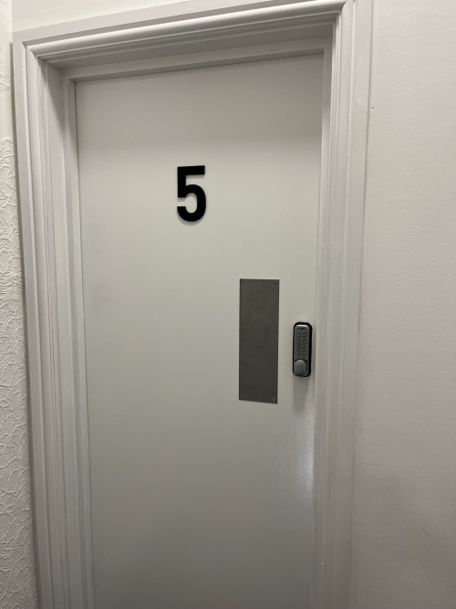Studio 5 - Welcome, 24 hour access and easy check-in and check-out with access code