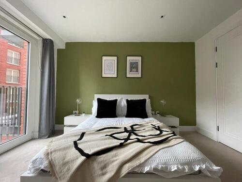 Luxury 2 bed flat in Vauxhall, Pool, GYM, & Garden - 2nd bedroom