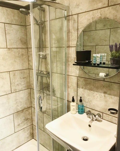 King-Double room-Ensuite with Shower