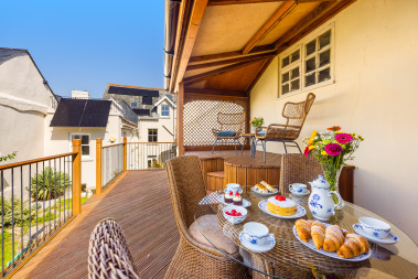 Private sheltered terrace