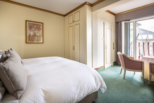 Ground floor king double bed or twin beds.