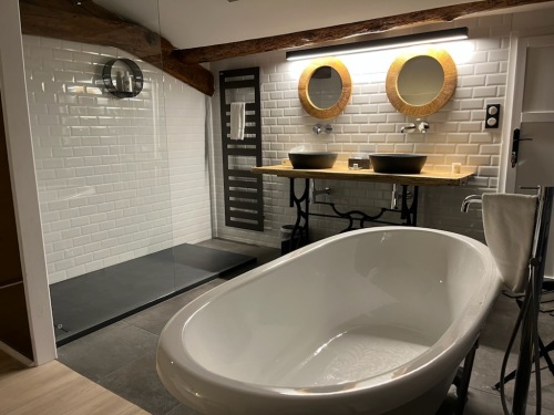 Appartement-de Luxe-Salle de bain et douche-Vue ville-Le loft des consuls