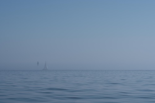 le phare, le bateau et la brume