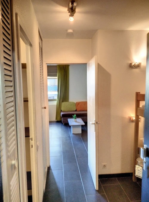 entrée avec rangements et lits superposés