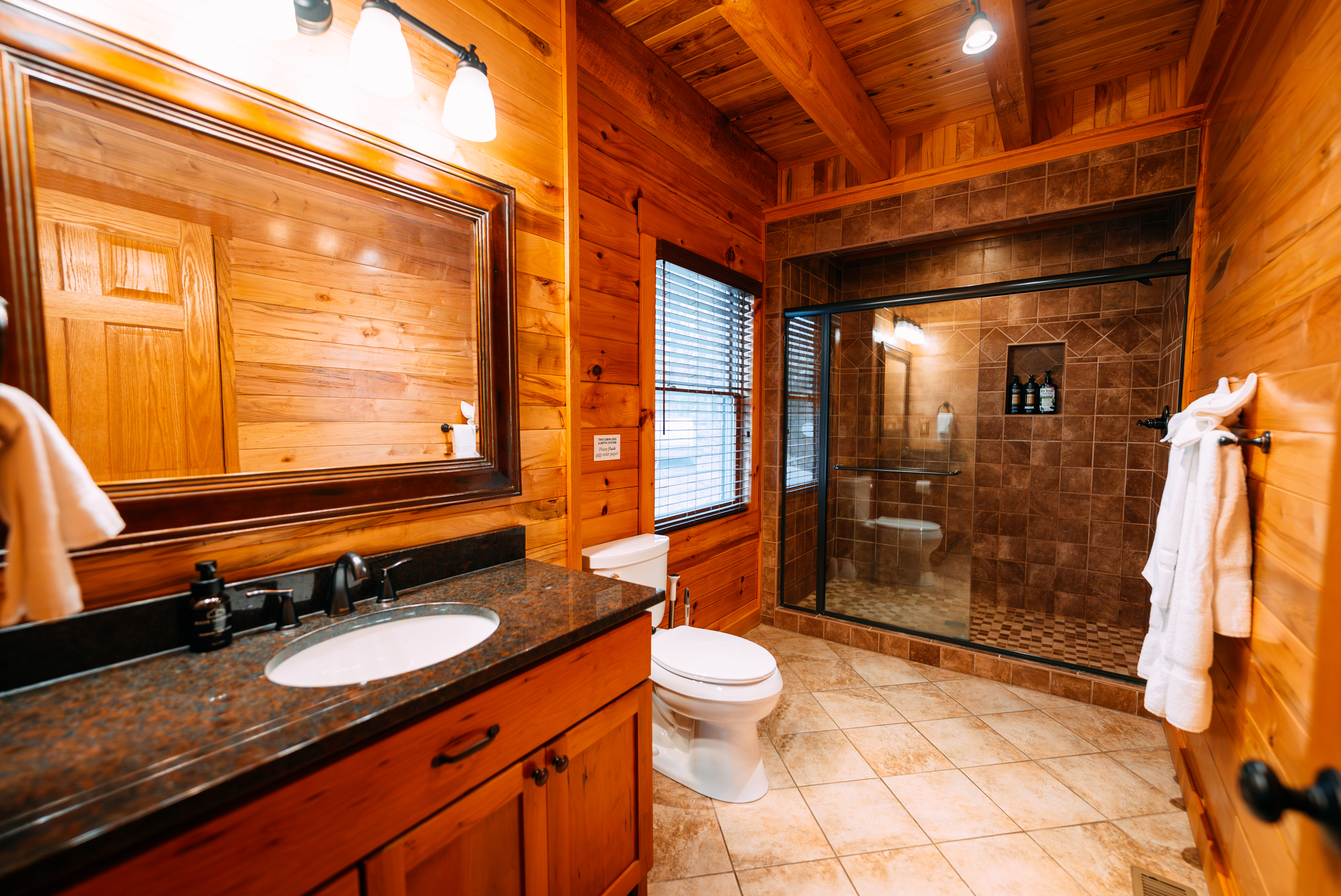 Gray Wolf Lodge | Photo 26