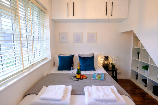 The cosy lower bedroom has a double bed with a quality semi-orthopaedic mattresses and premium linen for a restful night's sleep.