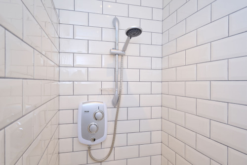 2 Shower rooms in Ben Shea with instant hot water