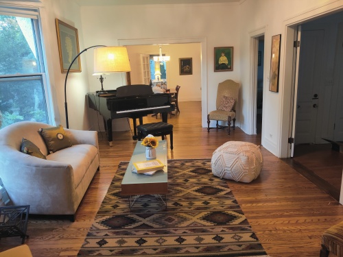 Well connected living and dining rooms are characteristic for EE Roberts design