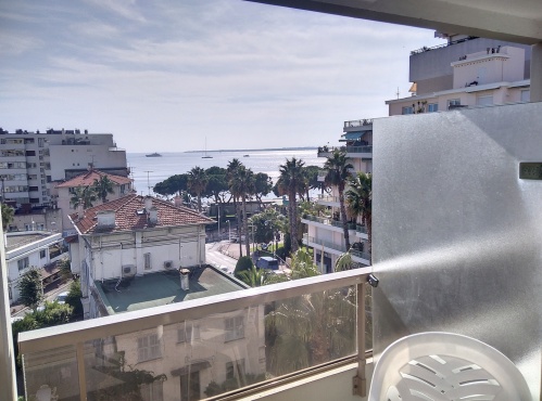 balcon avec vue mer et ville