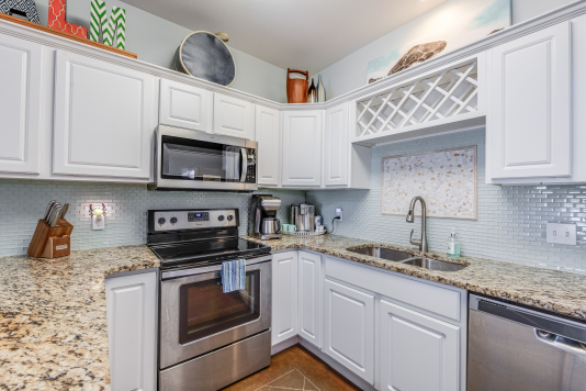 Plenty of countery space, K-cup + grinding machine