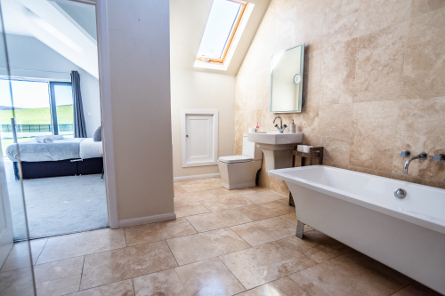 Master Bedroom En-Suite