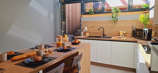 table de repas et cuisine
