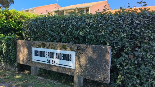 Résidence sécurisée avec parking face à la plage et au port