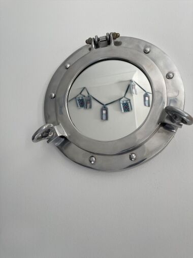 Lovely nautical detail throughout 