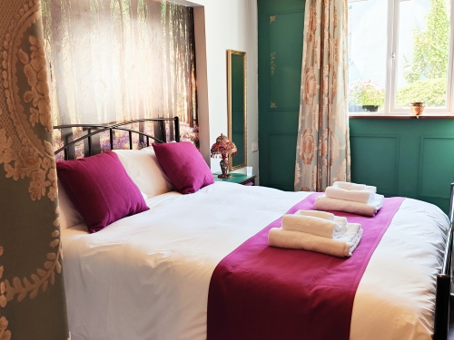 2 bedroom boutique art apartment