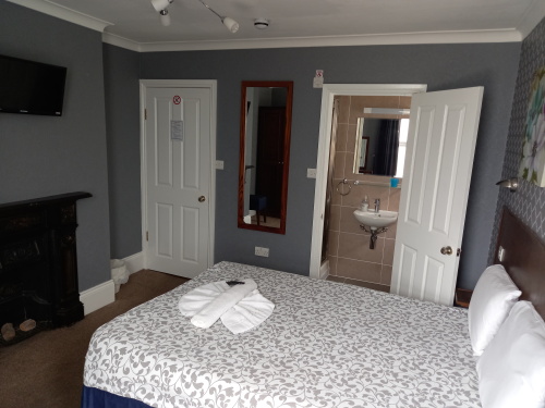 Classic style Double bedroom en suite