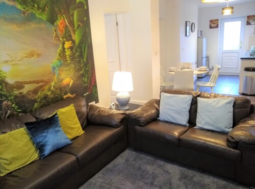 Modern comfy 2-Bedroom flat in St Helens  - Modern Apartment with open plan living