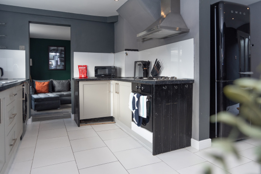 Fully equipped kitchen with oven, microwave, toaster, kettle, and everything you need to prepare a home-cooked meal after a long day. Prefer not to cook? Local takeaways and restaurants are just moments away.