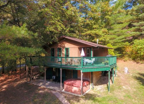 1st Choice Lodging - White Tail Cabin 