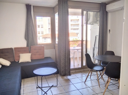 salon avec couchage double