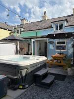 Premium 23 jet whirlpool hot tub