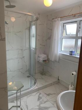 Deluxe-Double or Twin-Ensuite with Shower