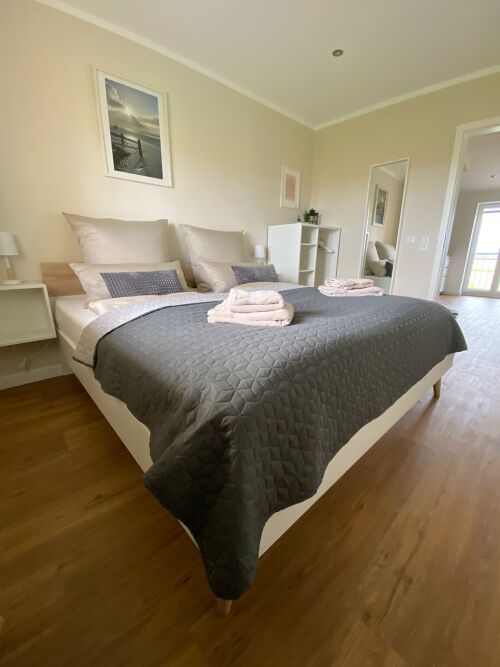 Schlafzimmer 2 (Doppelbett 180x200)