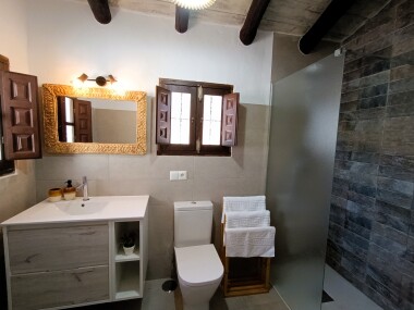 En-suite bathroom 