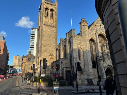 Stylish 2-Bed 2-Bath Apartment in Newly Renovated Victorian Building – Prime Leeds City Centre near Station