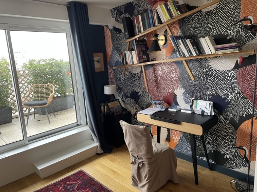 coin bureau bibliothèque dans une chambre
