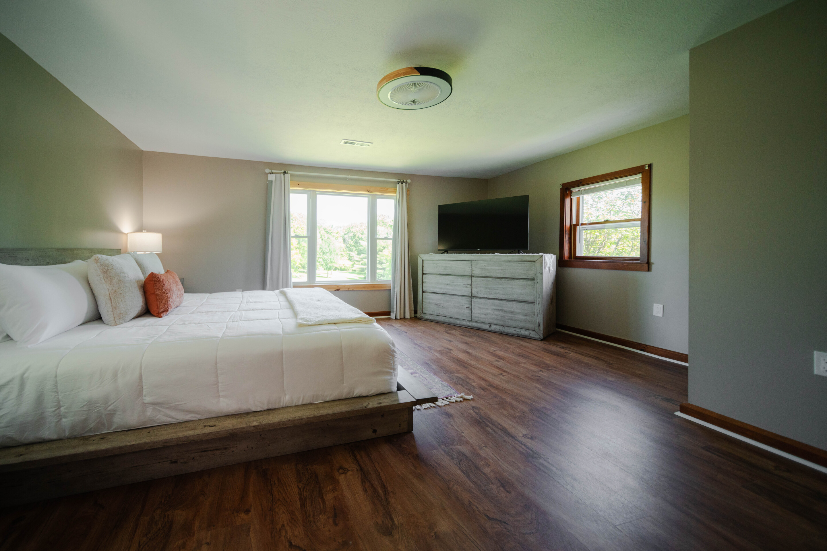 Whispering Acres | Photo 25