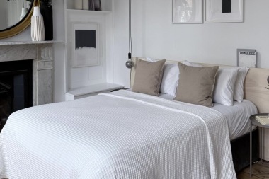 King room with street view 