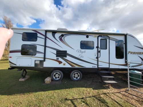Nayeli Too Family RV-Comfort-Private Bathroom-Garden View-Family room