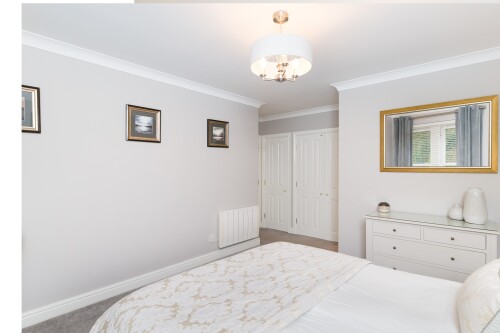 Kingsgate apartment king size bedroom