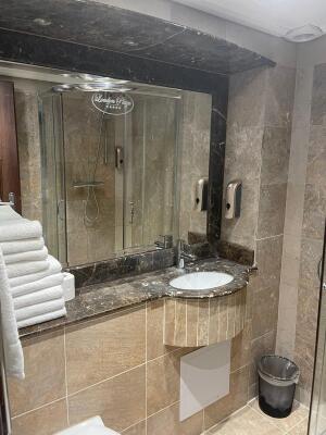 Apt.5 Studio Superior